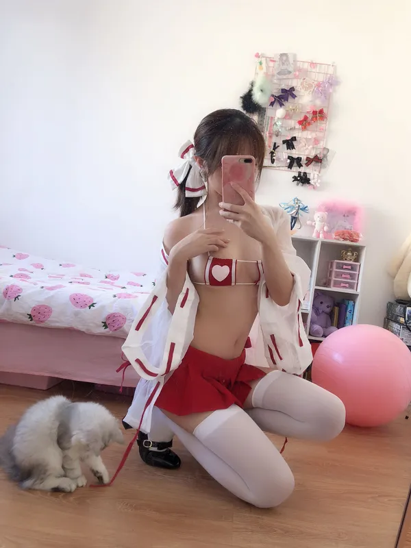 雯妹不讲道理 – 自拍本（1号本）巫女 [17P] - 机器猫次元