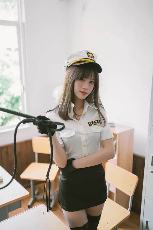 千反田鹿子 – 日常女警 [33P] - 机器猫次元