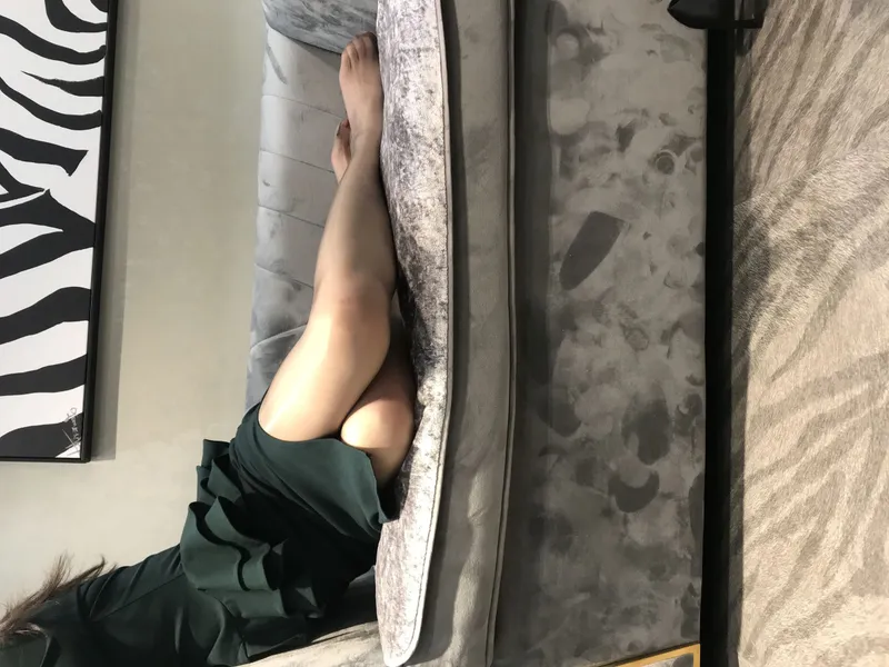 麋鹿_Monroe 2020.04.30 贵妇丝足 [30P] - 机器猫次元