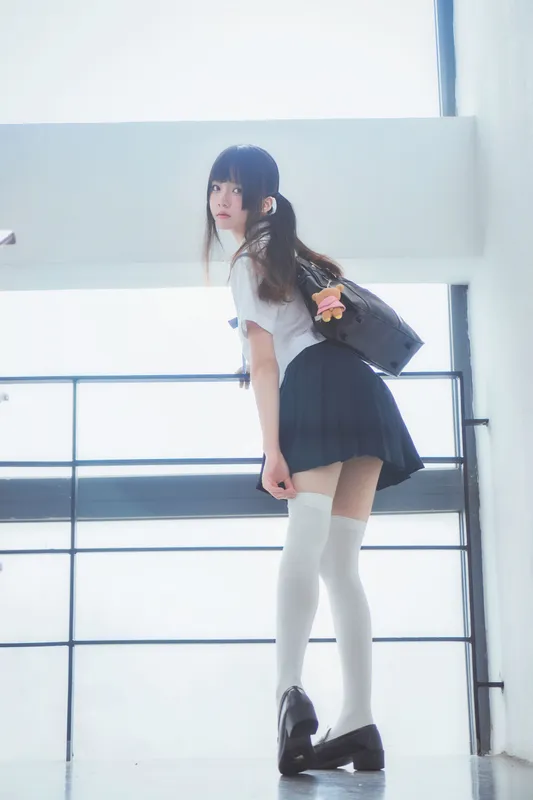桜桃喵《蓝白水手服》 [39P] - 机器猫次元