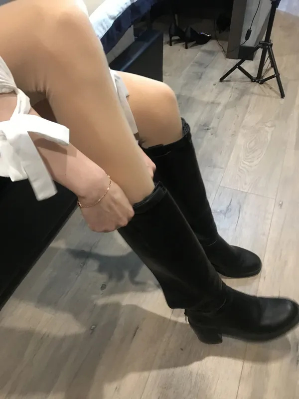 麋鹿_Monroe 2020.03.02 皮裙肉丝 [40P] - 机器猫次元