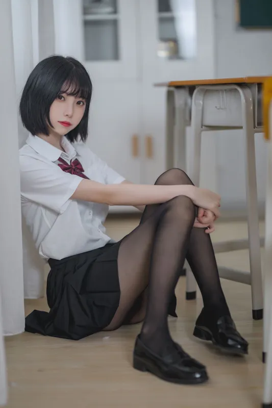 许岚 – 教室jk黑丝 [40P] - 机器猫次元