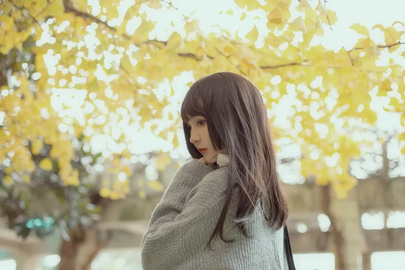 古川kagura – 银杏树下 [21P] - 机器猫次元