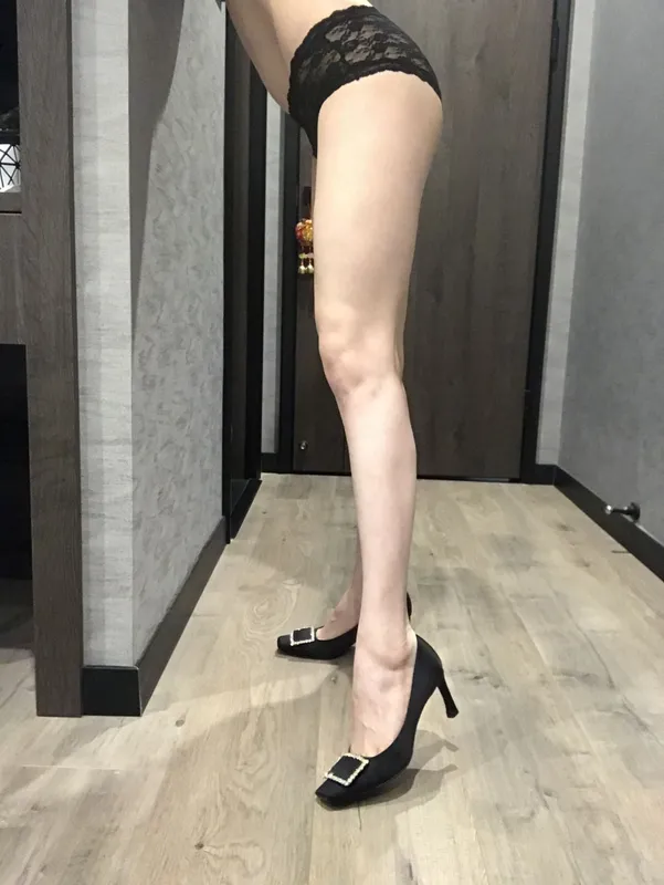 麋鹿_Monroe 2020.04.25 裸足长腿 [32P] - 机器猫次元