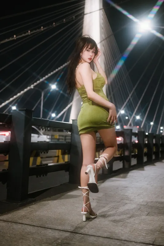 Tina很妖孽呀 - 绿色连衣裙 [35P]