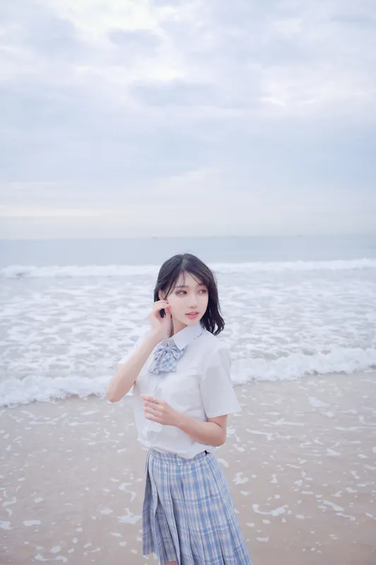 周叽是可爱兔兔 – 海边jk [35P] - 机器猫次元