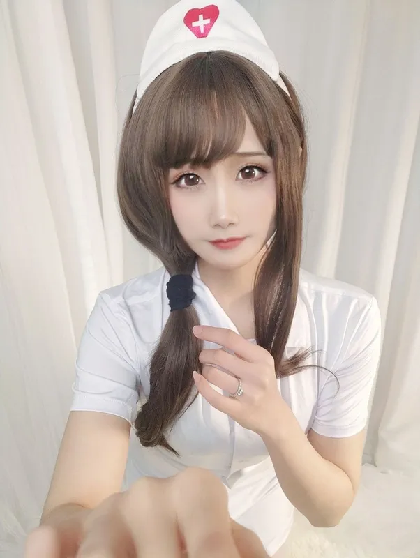 晓美嫣 – (圣诞自拍)护士人妻 [12P] - 机器猫次元