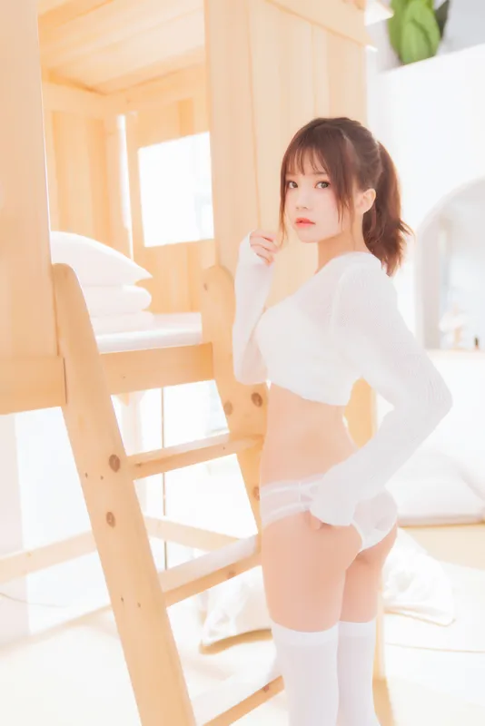 桜桃喵 黑&白 之 梦幻白 [33P] - 机器猫次元