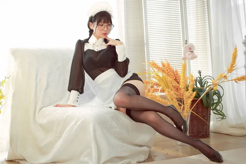 周叽是可爱兔兔 – 眼镜女仆 [35P] - 机器猫次元