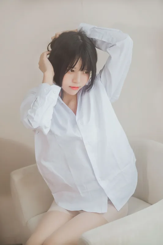 桜桃喵 – 白衬衫散发》 [49P] - 机器猫次元