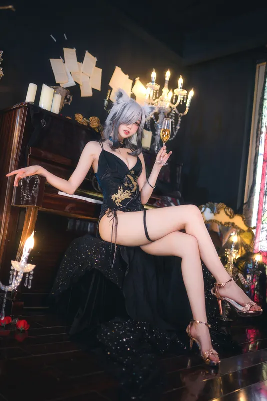 周叽是可爱兔兔 - 礼服 [24P]