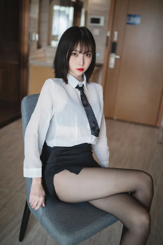 许岚 – OL制服 [41P] - 机器猫次元
