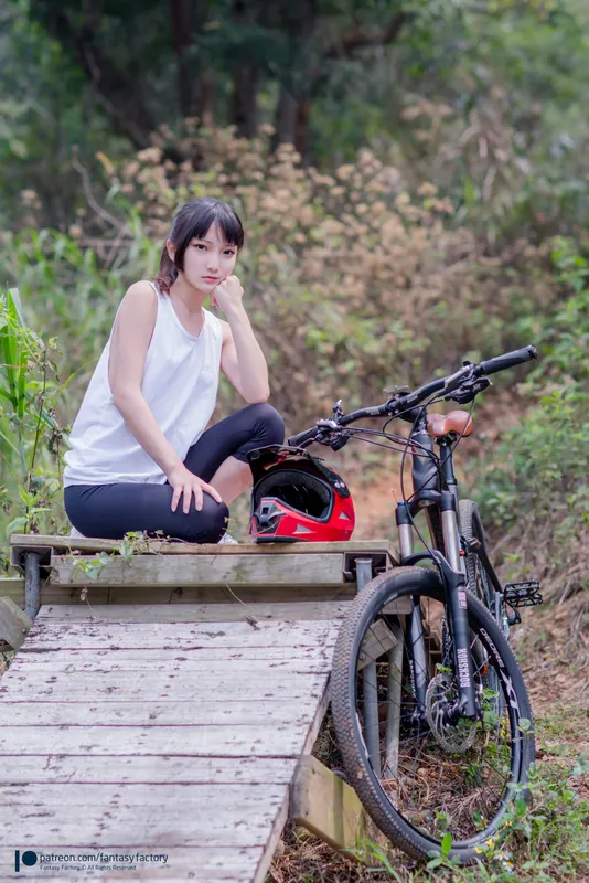 小丁 – 单车少女 黑胶 情趣网衫 [110P] - 机器猫次元