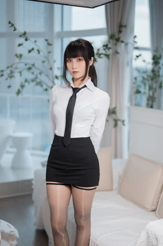 汪知子 – OL黑丝 [55P] - 机器猫次元