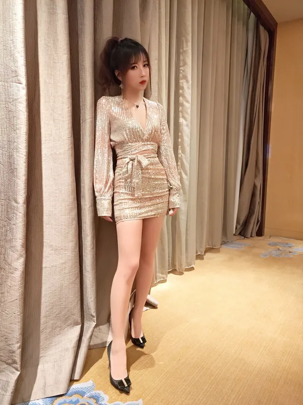小女巫露娜 – 亮片裙肉丝 [22P] - 机器猫次元