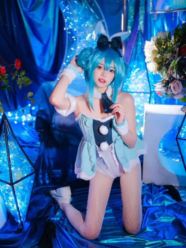 咬一口兔娘 – MIKU初音未来兔女郎 [12P] - 机器猫次元