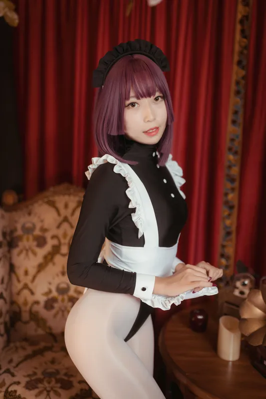 Money冷冷 – 高叉女仆 [25P] - 机器猫次元
