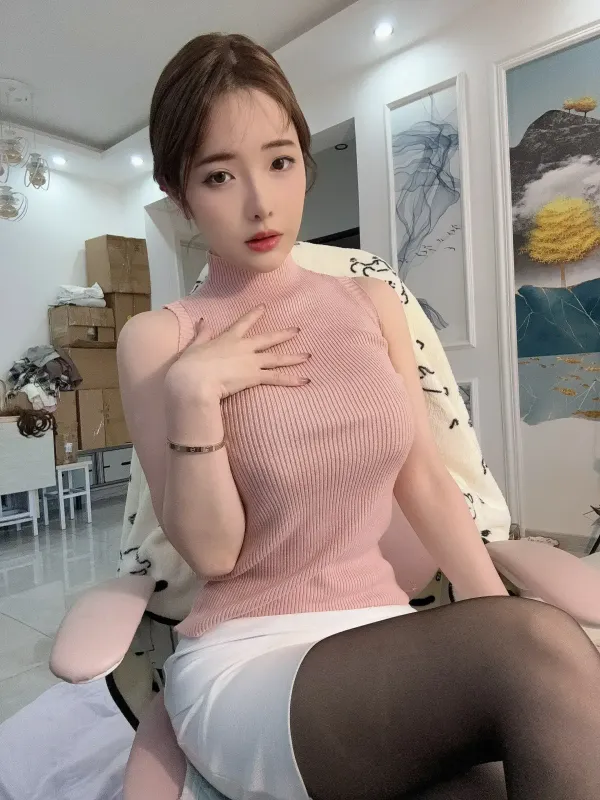 雯妹不讲道理 - 520女友本-黑丝背心包臀裙 [31P]