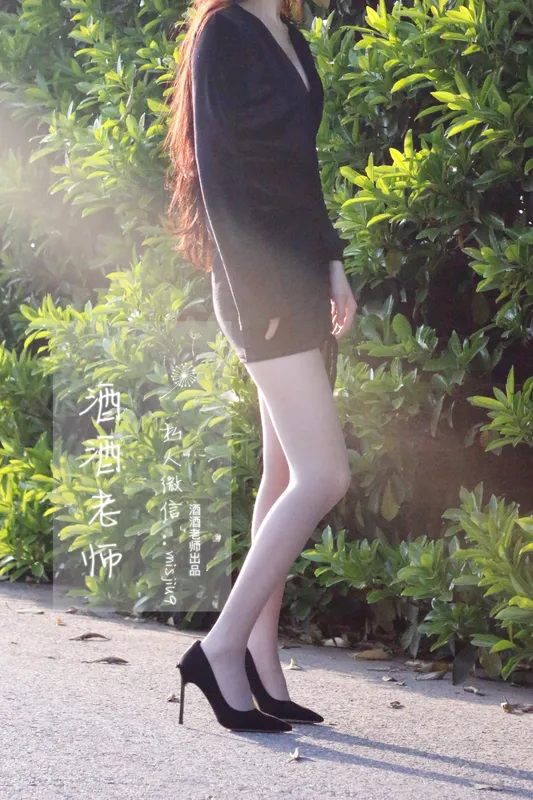酒酒老师 – 黄昏光影高跟秀 [56P] - 机器猫次元