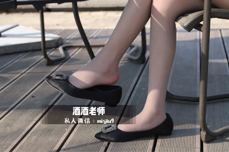 酒酒老师 – 丝袜与平底鞋共舞 [59P] - 机器猫次元