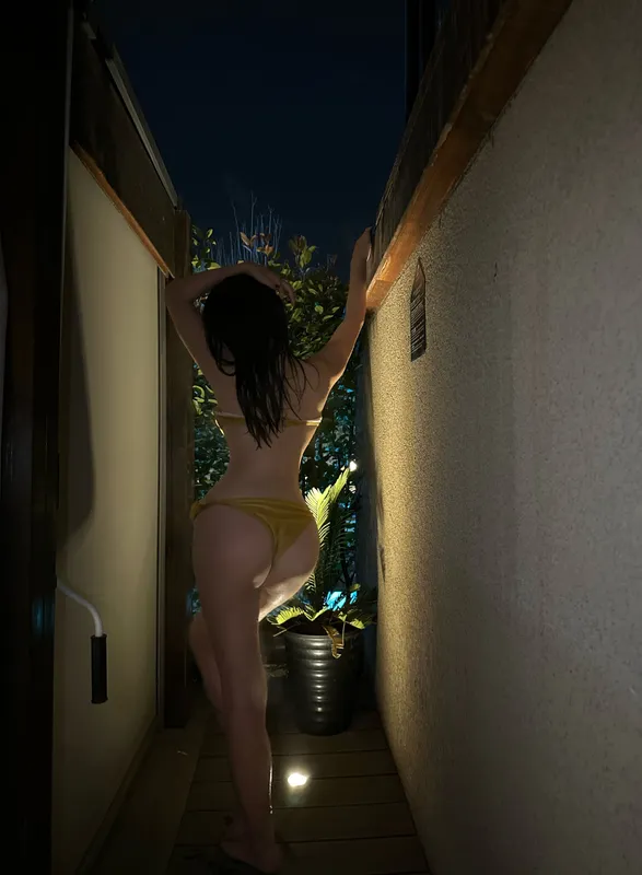 奶宝妹纸 – 深夜游泳池 [24P] - 机器猫次元