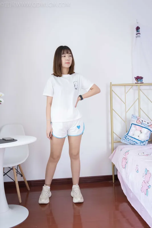 物恋传媒 NO.1033 婷婷-运动鞋、白棉袜、 [162P+1V／4.57GB]