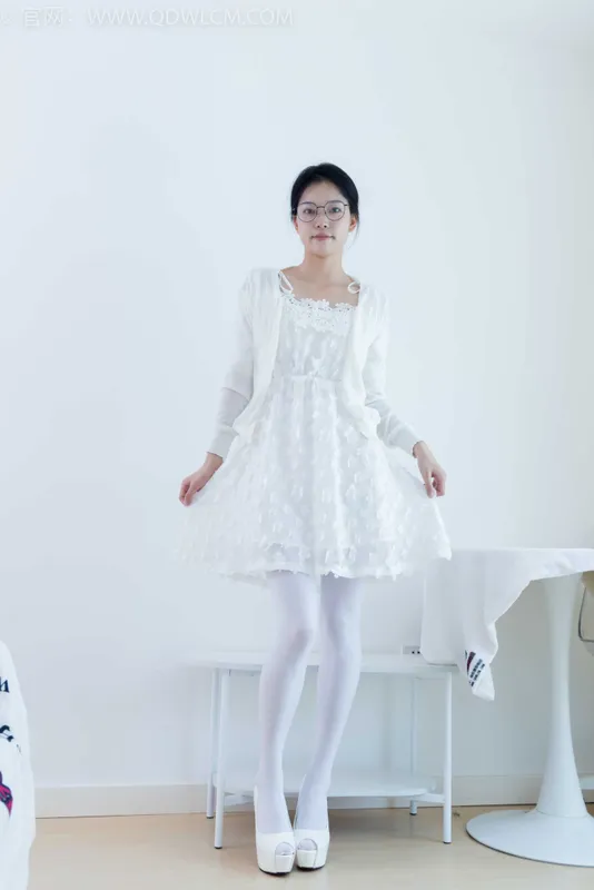物恋传媒 NO.2094 茯苓-世界失色 [150P]