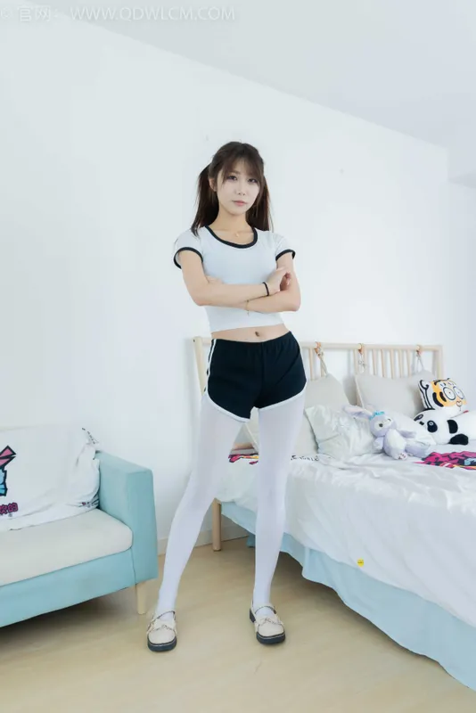 物恋传媒 NO.2120 泡泡-落叶纷飞时 [150P]