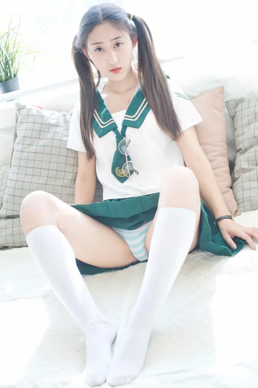 雨涵Iris《学生制服+花瓣内衣》 秀人网XIUREN No.802 - 机器猫次元