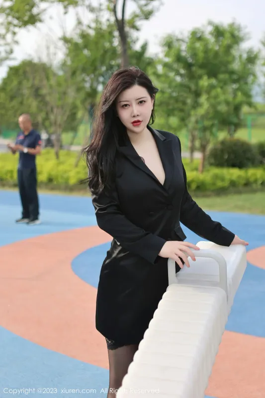XiuRen 秀人 No.6805 王婉悠Queen 黑色风衣性感写真 [76P] - 机器猫次元