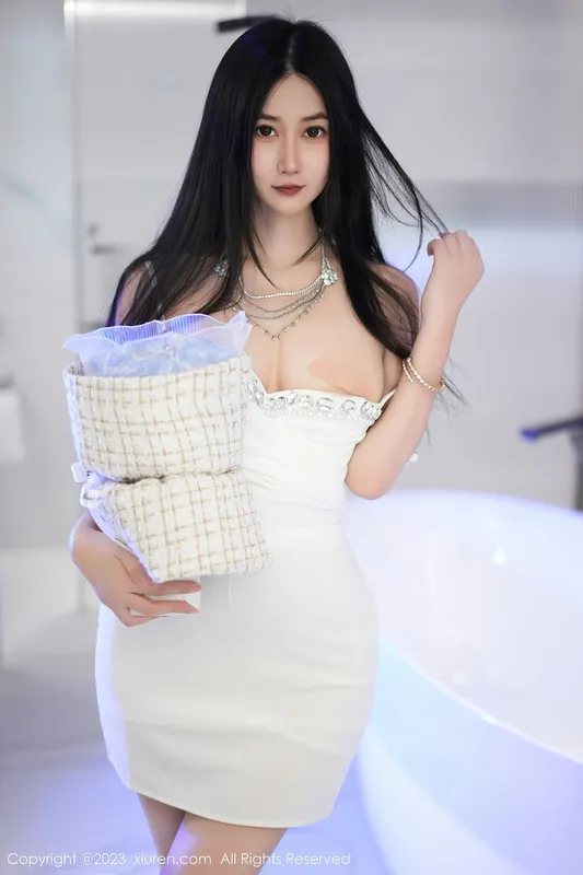 XiuRen 秀人 No.7447 laura阿姣 丰腴美腿 - 机器猫次元