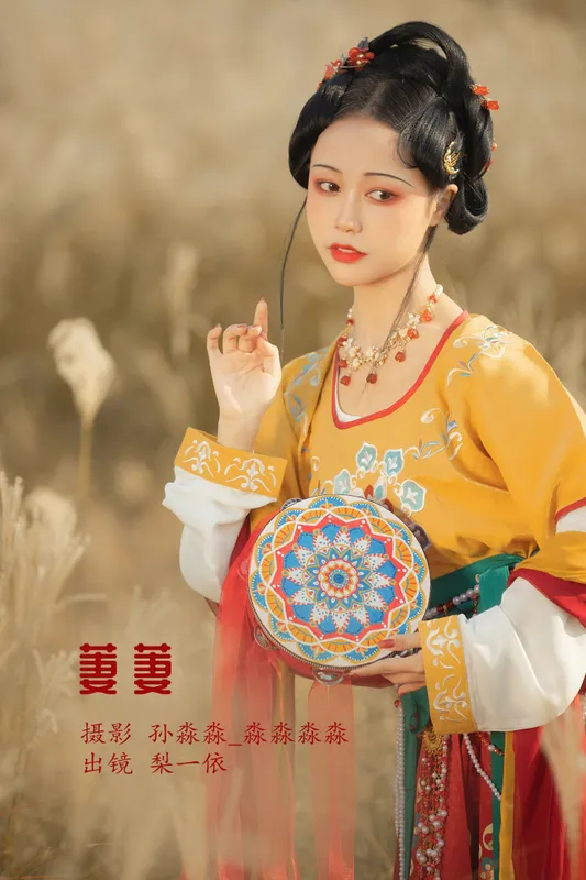 梨一依 – 《萋萋》[23P] - 机器猫次元