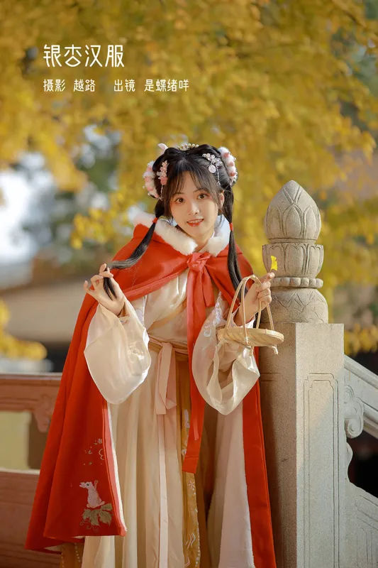 是蝶绪咩 - 《银杏汉服》[22P]