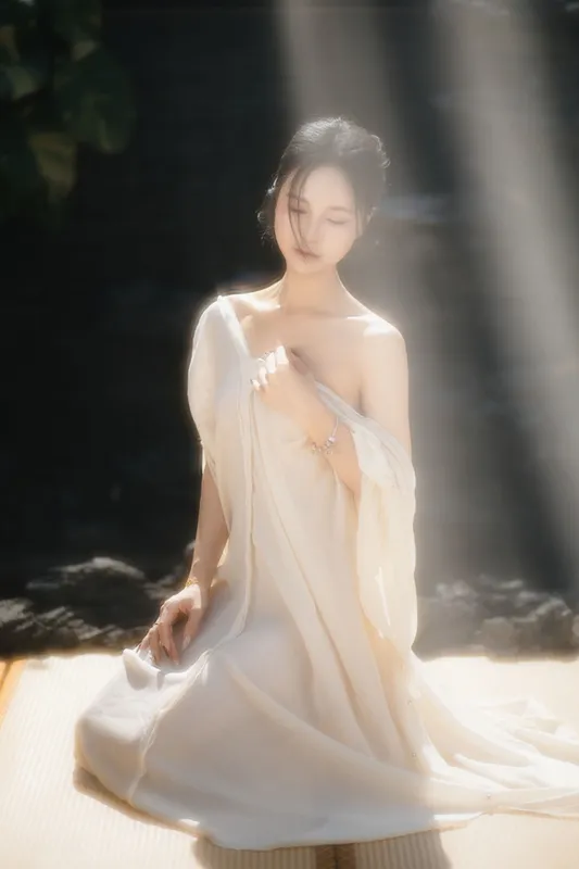 莎莎 – 《池塘边兮兮的少女》[13P] - 机器猫次元