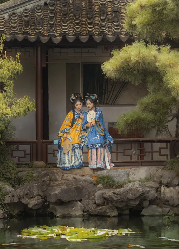 遥七不卖鸡毛菜 曦月云 – 《她和她的故事》[13P] - 机器猫次元