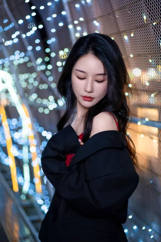 雪莉 - 《千灯湖夜未央：红裙女神的光影诗篇》[18P]