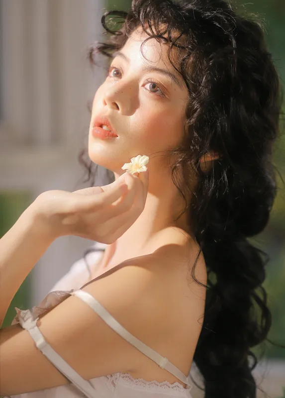 初吾 – 《法式轻私》[33P] - 机器猫次元