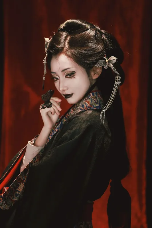 荔小柴 - 《恶女》[18P]