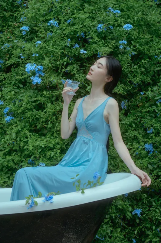 阿吉缘子 - 《夏天与蓝雪花》[14P]