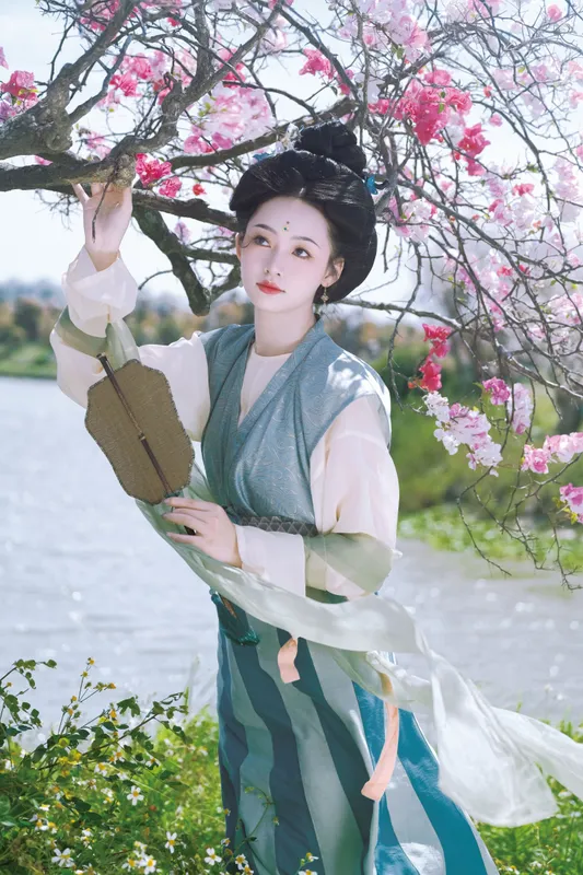 小林 – 《春山》[16P] - 机器猫次元