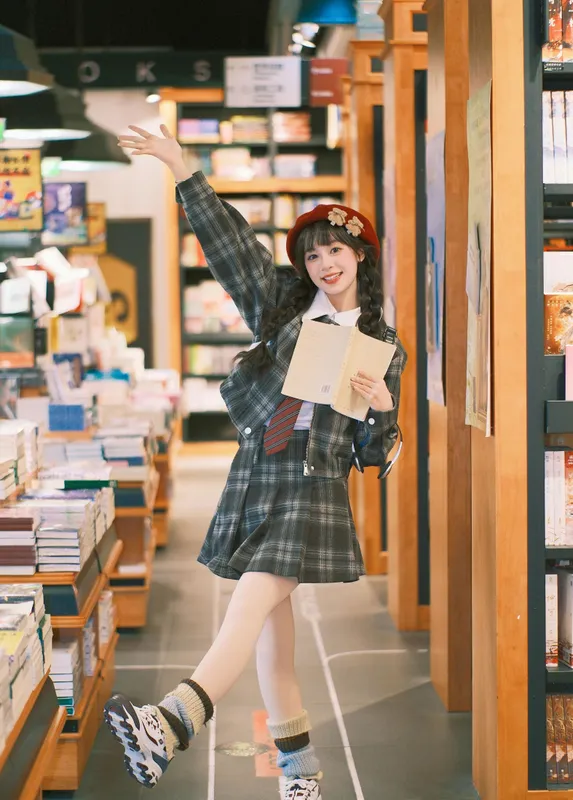 夏芋小年 - 《书店女孩》[20P]