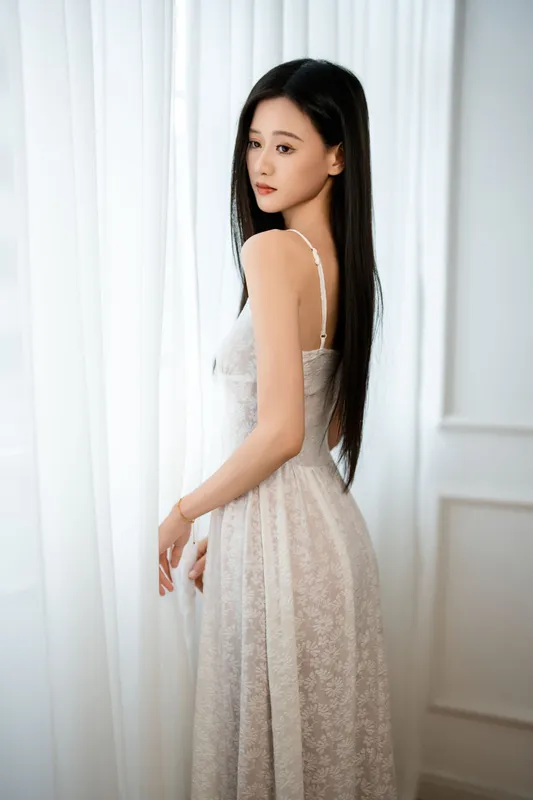 晓晓 - 《白色纱裙》[44P]