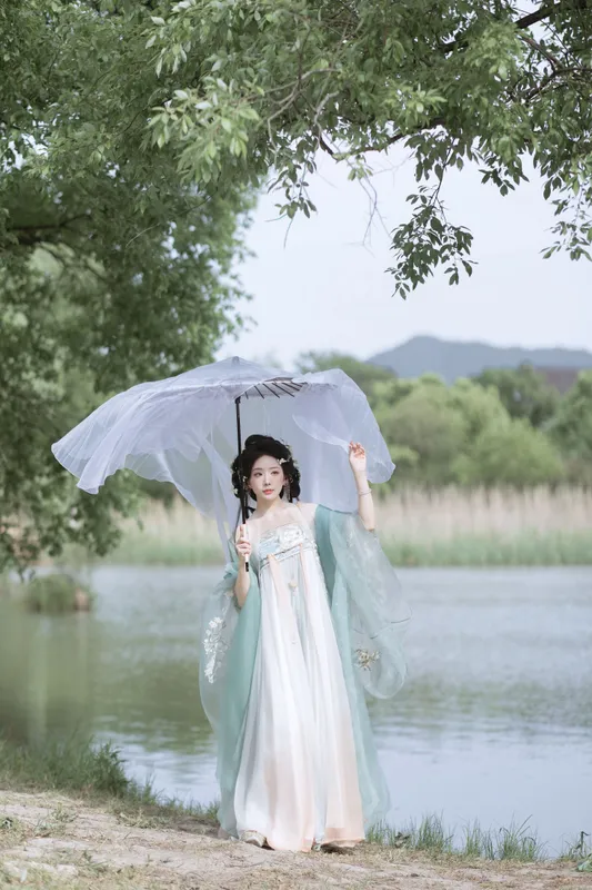 是南渊不是洲 - 《踏莎行》[61P]
