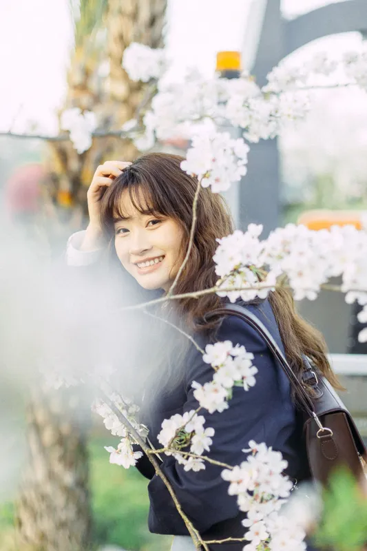 是三三吖 – 《樱花树下》[18P] - 机器猫次元