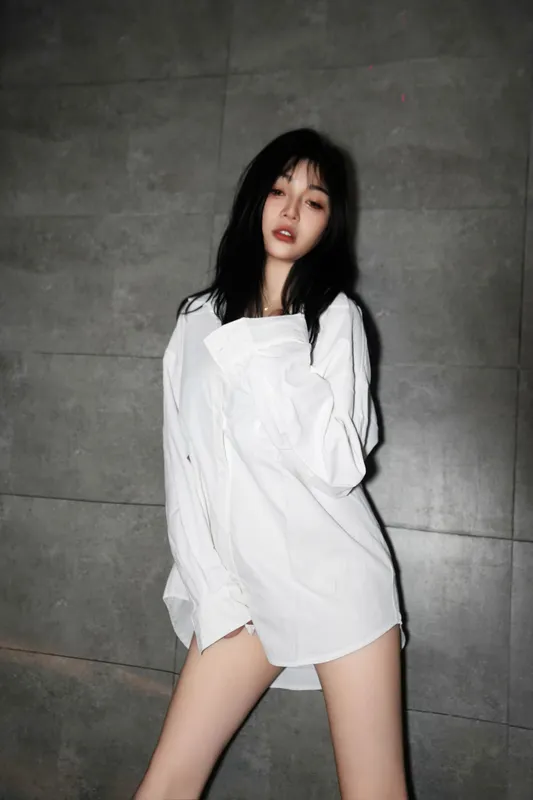 - 《浴室玉女》[13P]