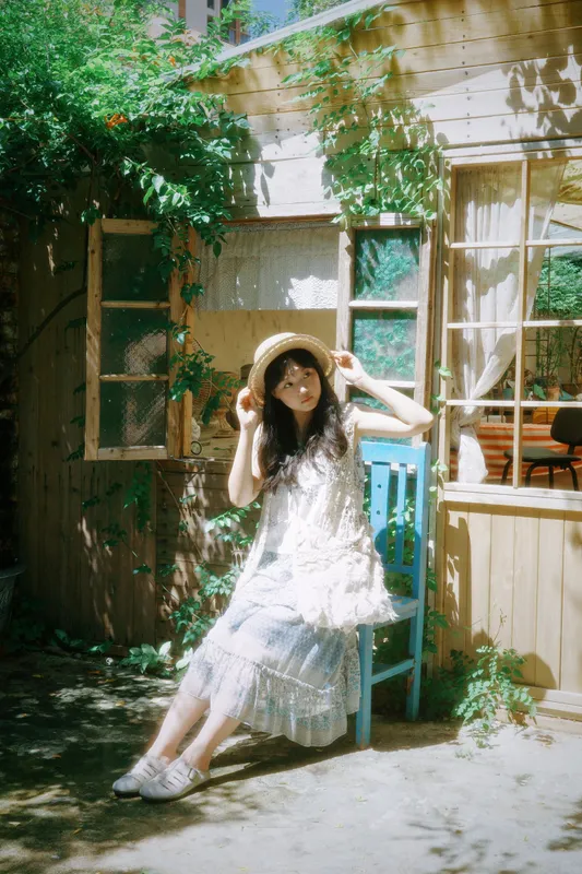 - 《我们上升，低低飞过夏天》[18P]