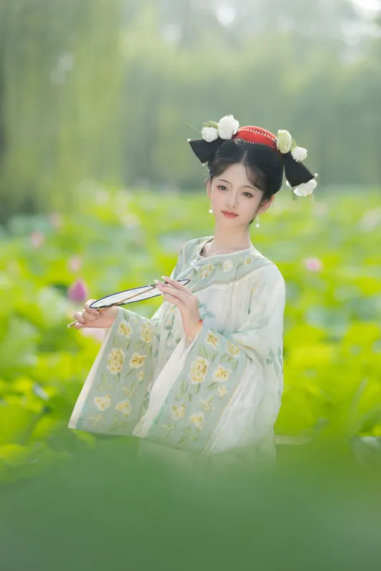 赤嫣在这里～ – 《旗装 • 格格驾到~》[10P] - 机器猫次元
