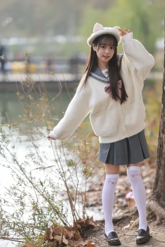 小亿 – 《今天是被落叶揉软的少女》[52P] - 机器猫次元