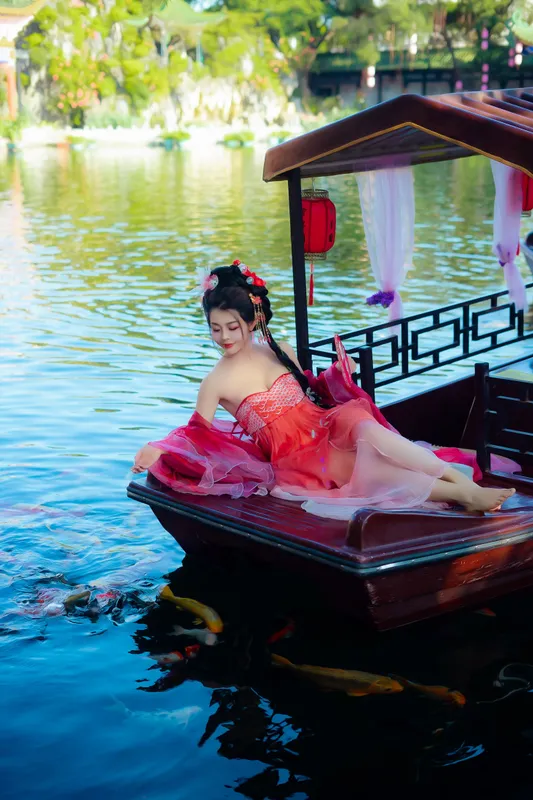 米妮爱美丽 - 《锦鲤汉服美女》[28P]