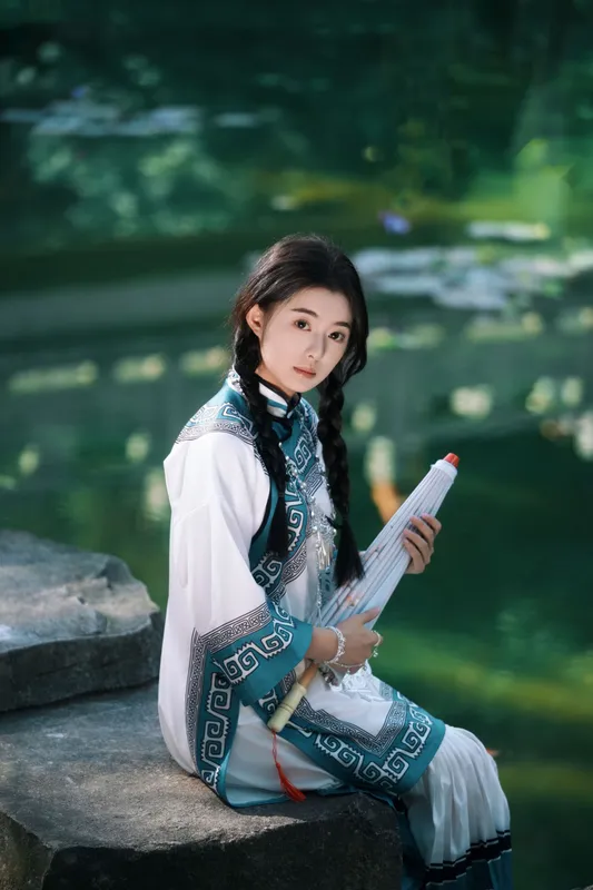 尼古拉斯依 – 《误入江南水墨画里的民族风少女》[10P] - 机器猫次元